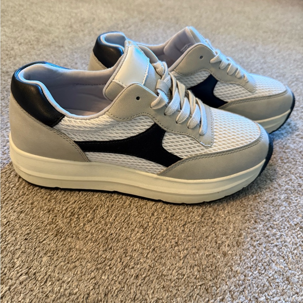 Black and White Platform Fashion Sneakers